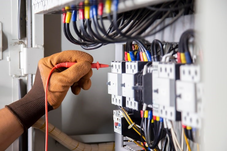 industrial electrician